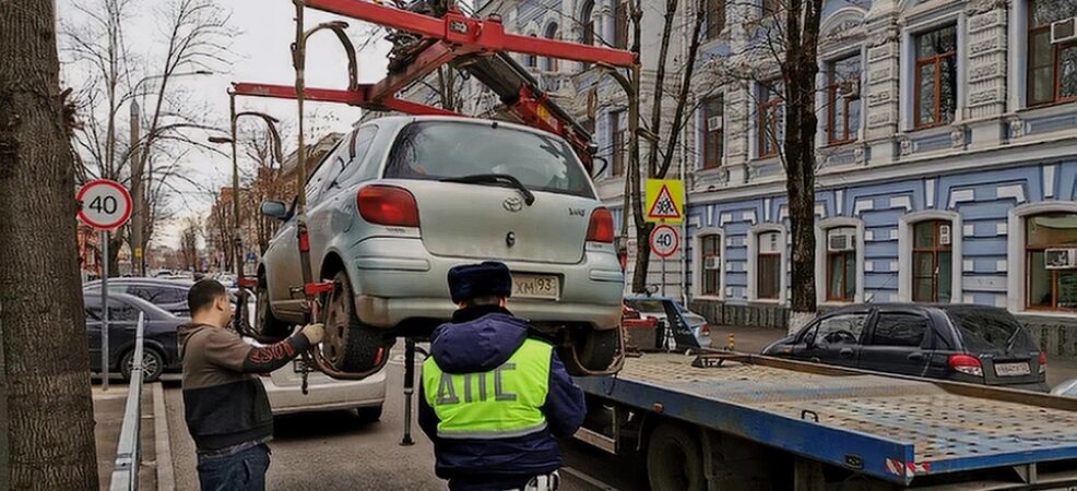 Забрали машину на эвакуаторе: что делать